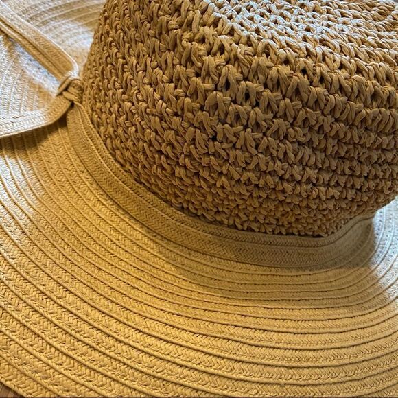 Summer Straw Beach Hat - Picture 2 of 4